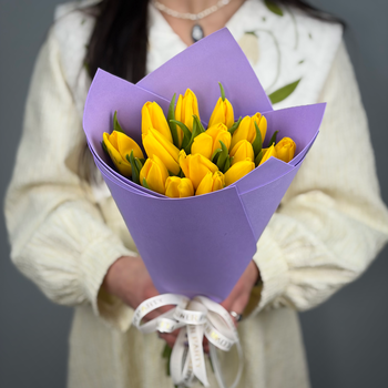 Букет из 15 желтых тюльпанов