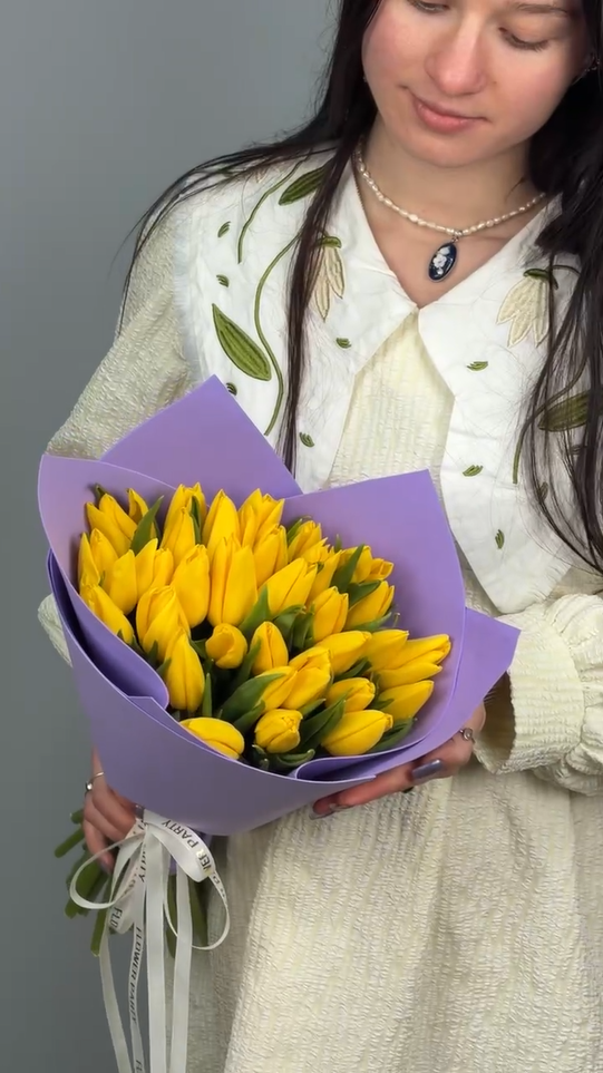 Букет из 31 желтых тюльпанов