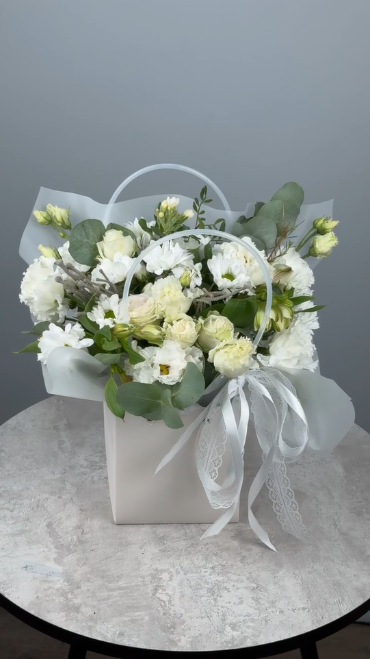 Цветы в коробке Ледяная нежность