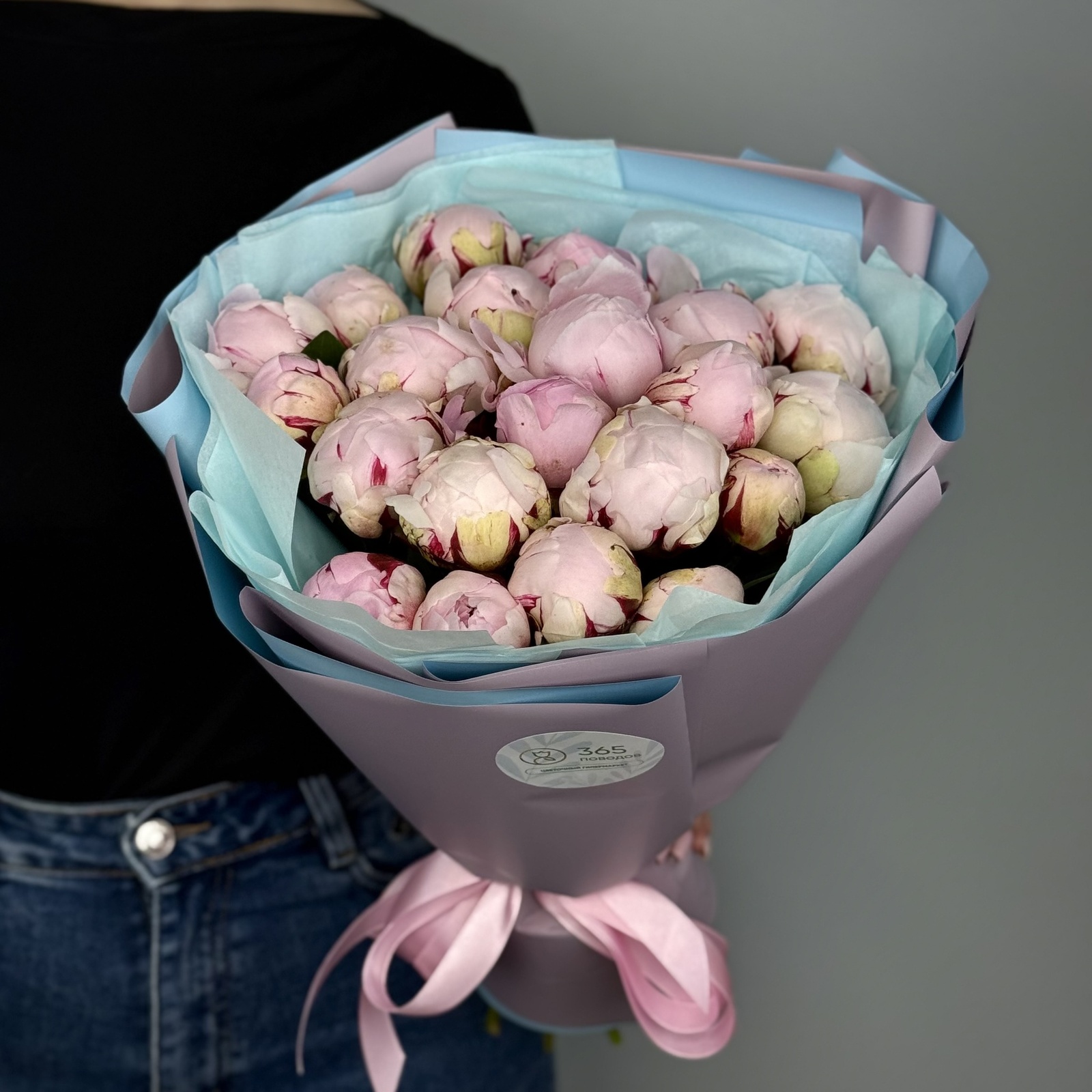 Букет из 17 пионов Сара