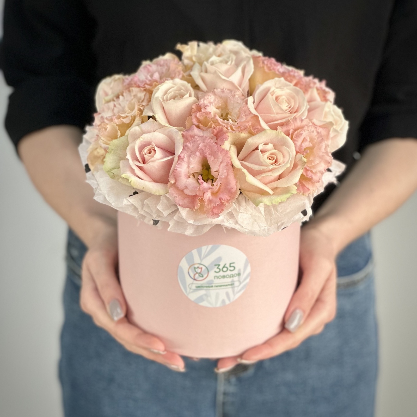 Цветы в коробке Зефир