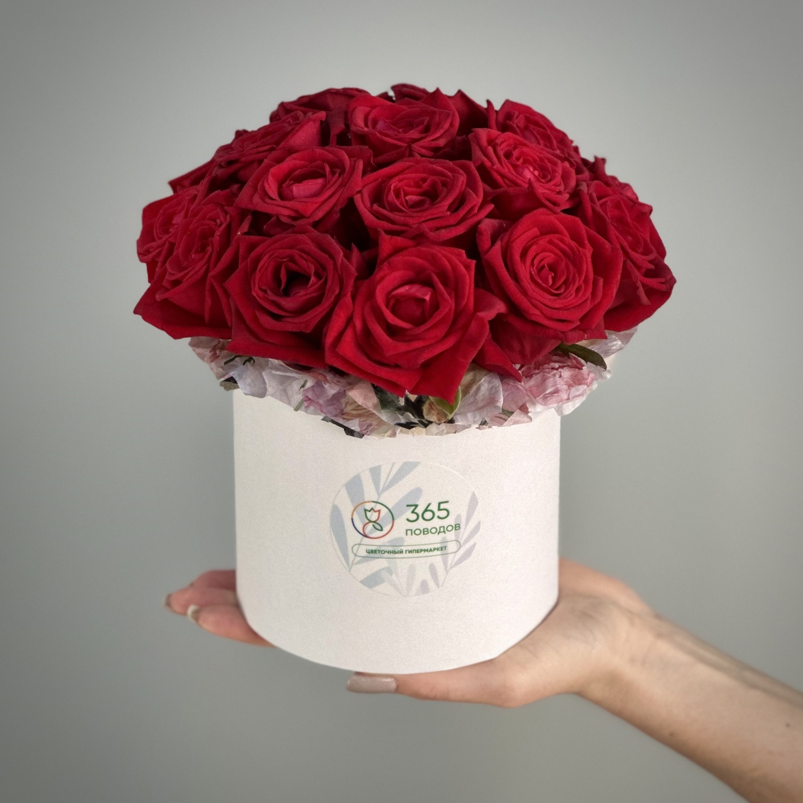 Красные розы в шляпной коробке XS