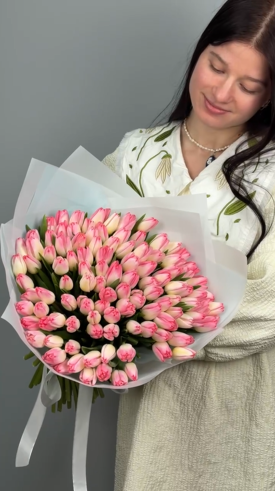 Букет из 101 розовых тюльпанов