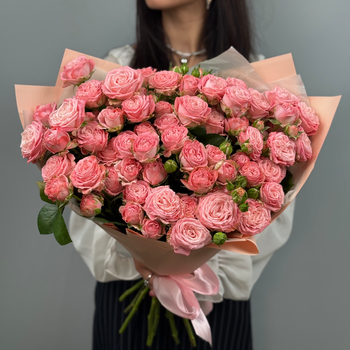 Букет из 15 кустовых пионовидных розовых роз