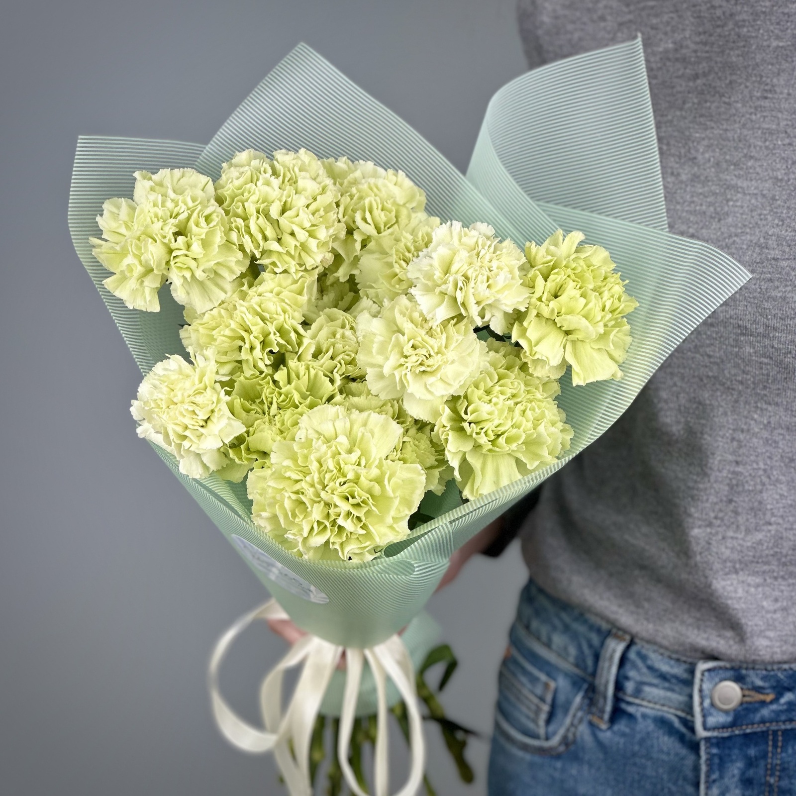 Букет из 15 фисташковых гвоздик