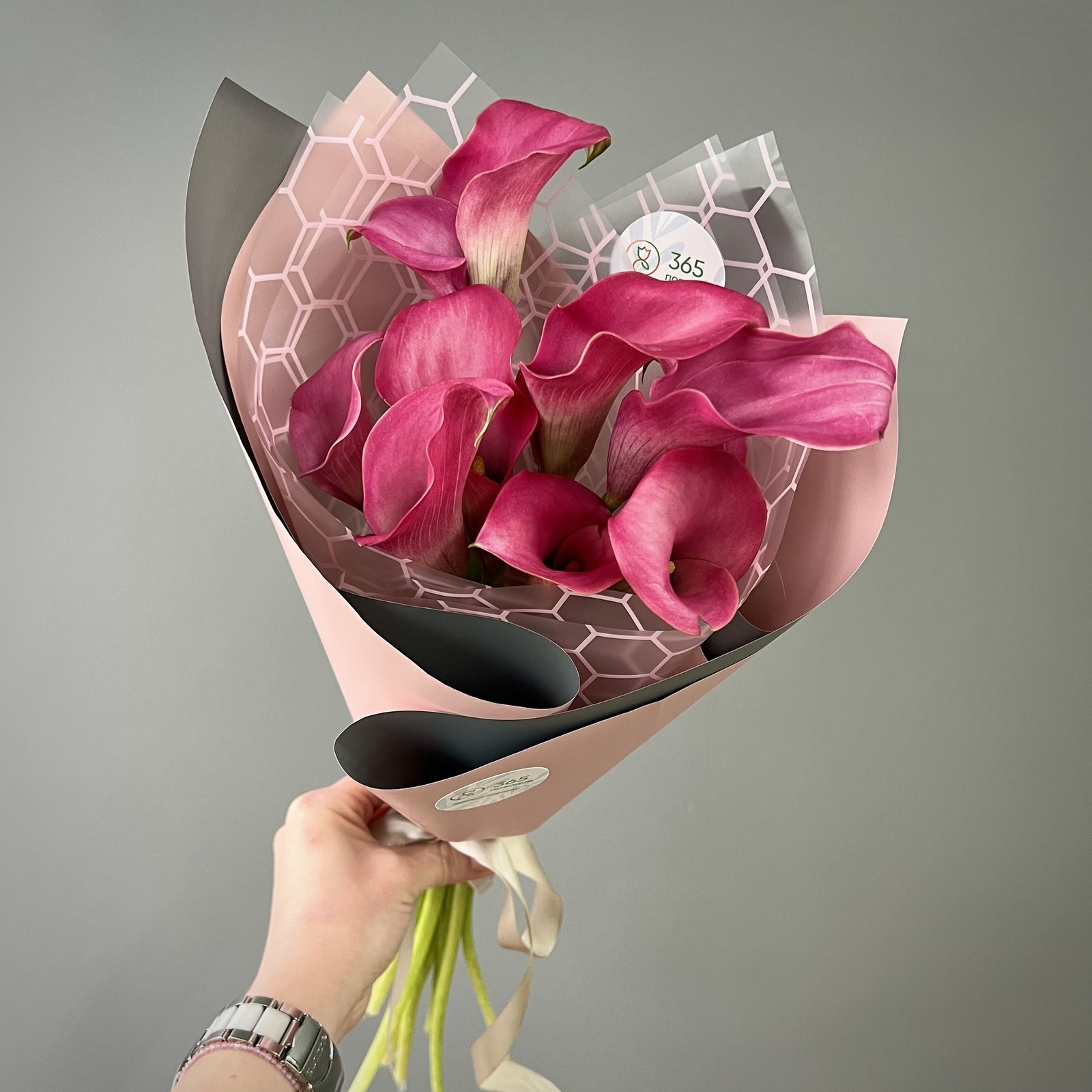 Букет из 9 малиновых калл