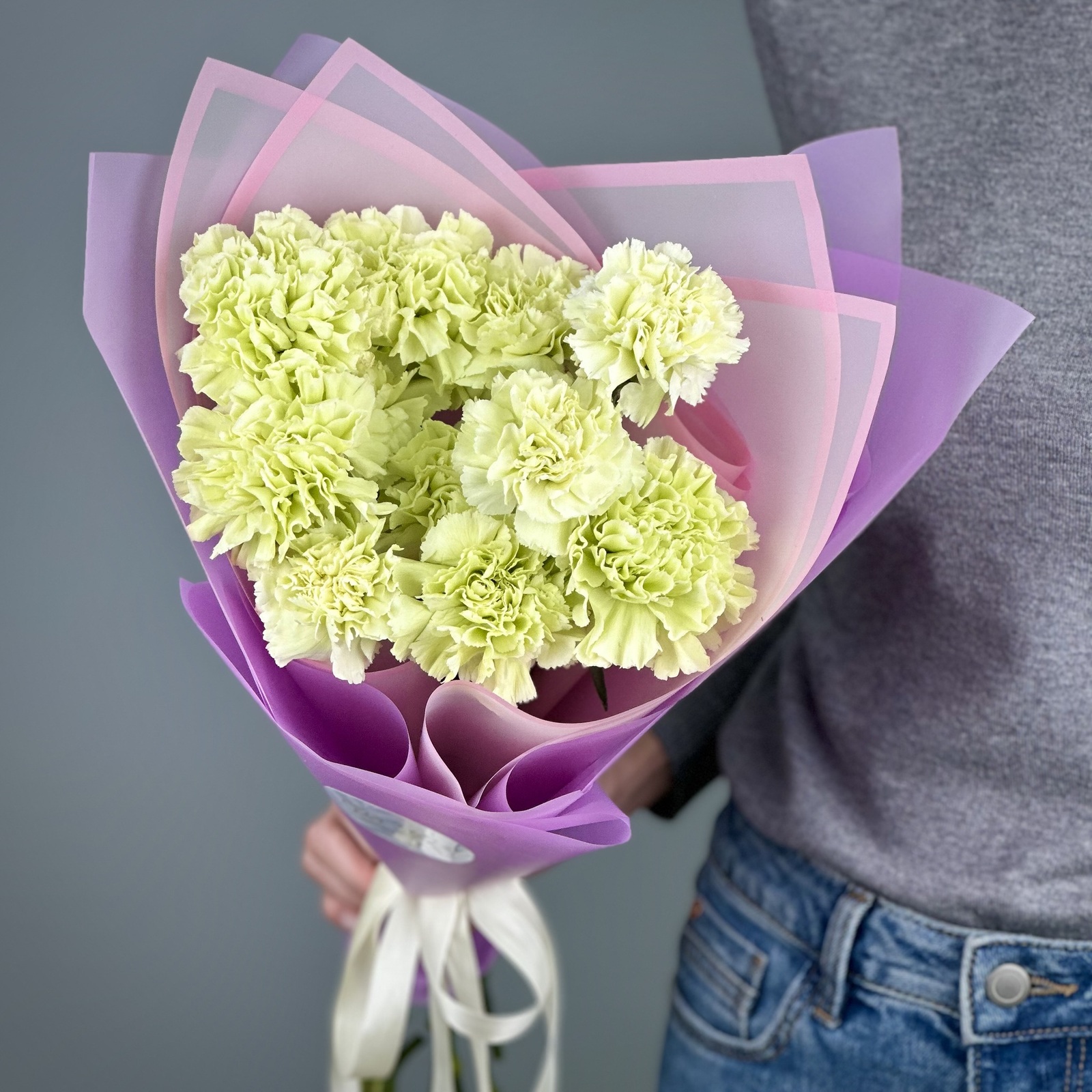 Букет из 11 фисташковых гвоздик