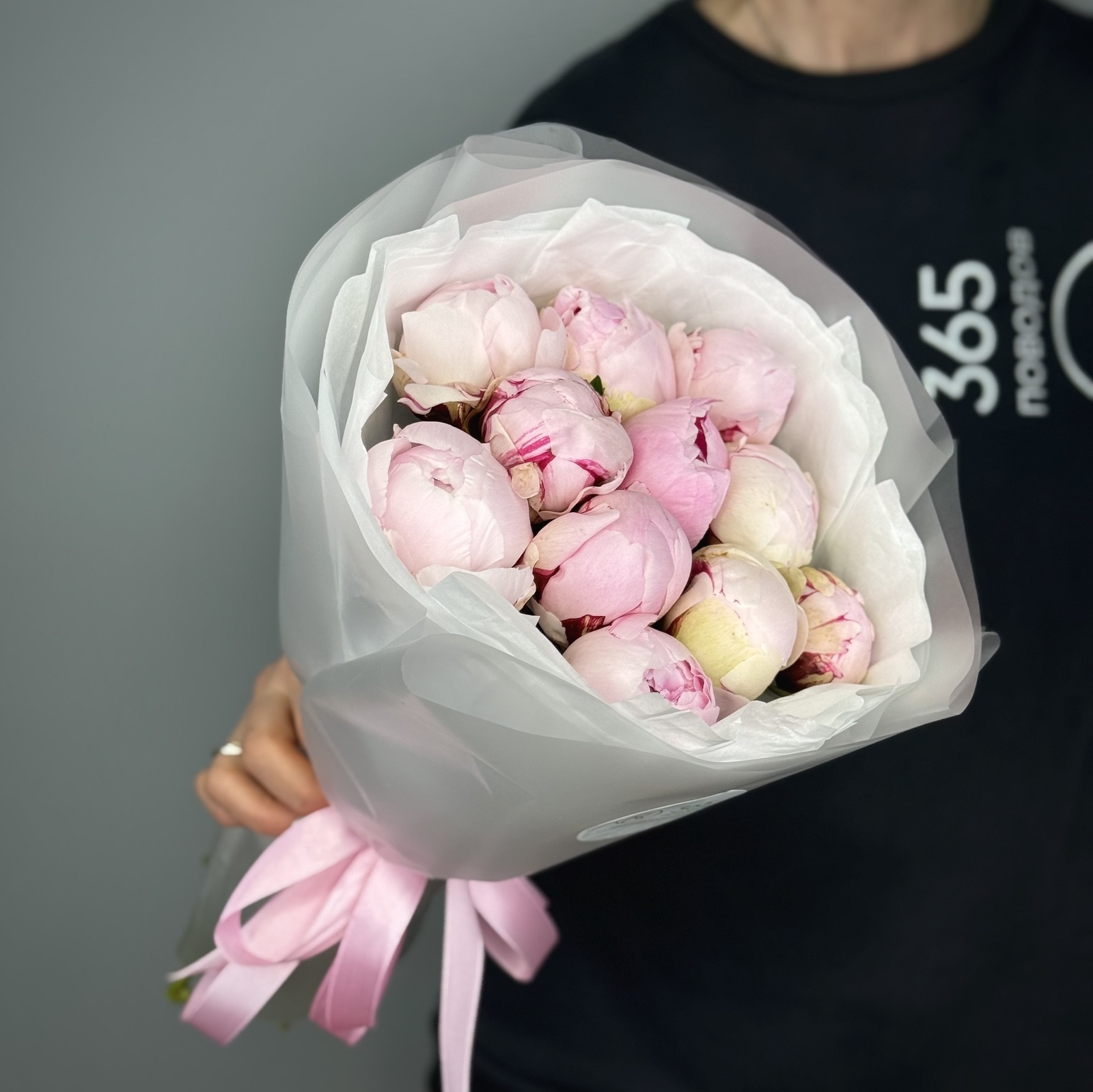 Букет из 11 пионов Сара