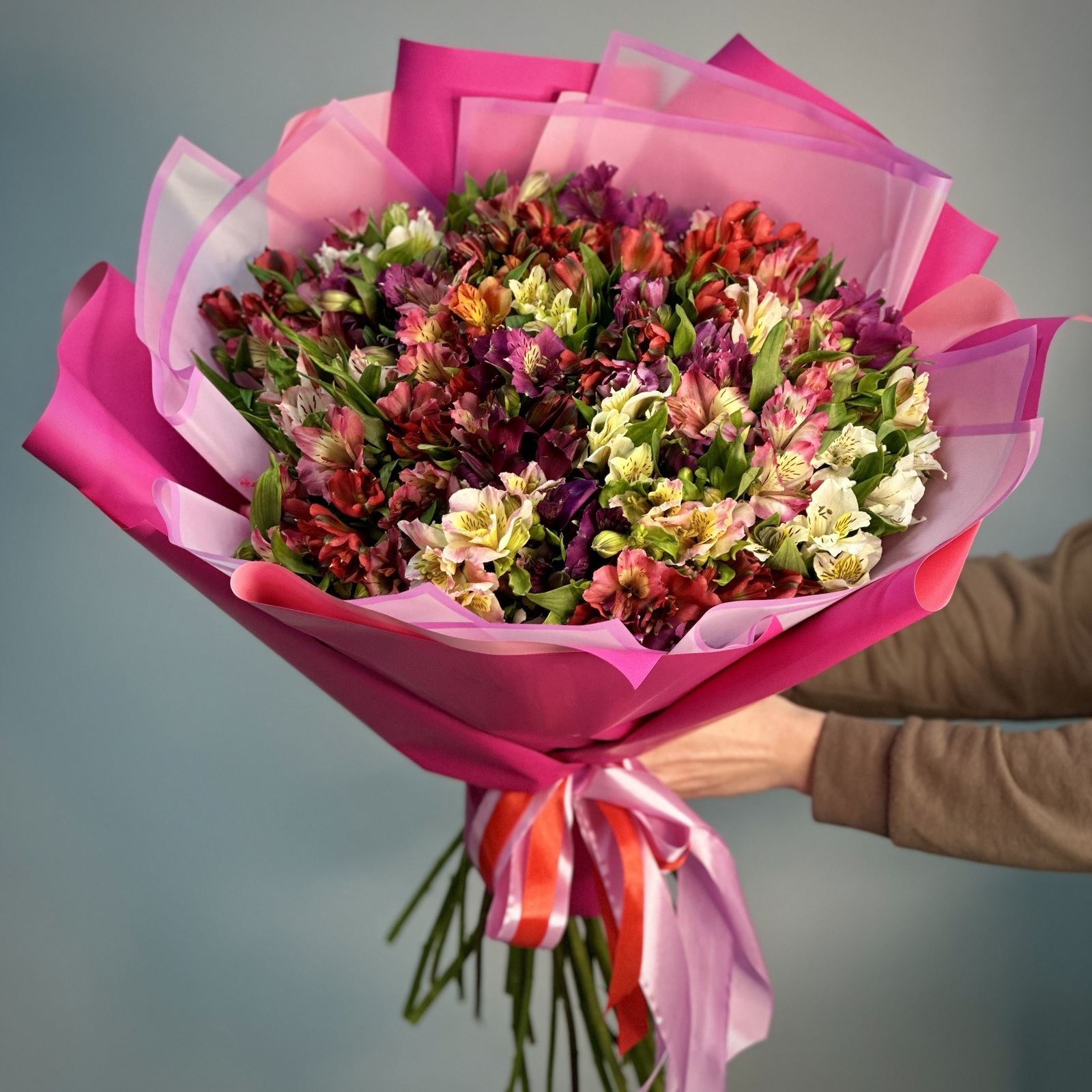 Букет из 51 альстромерий микс