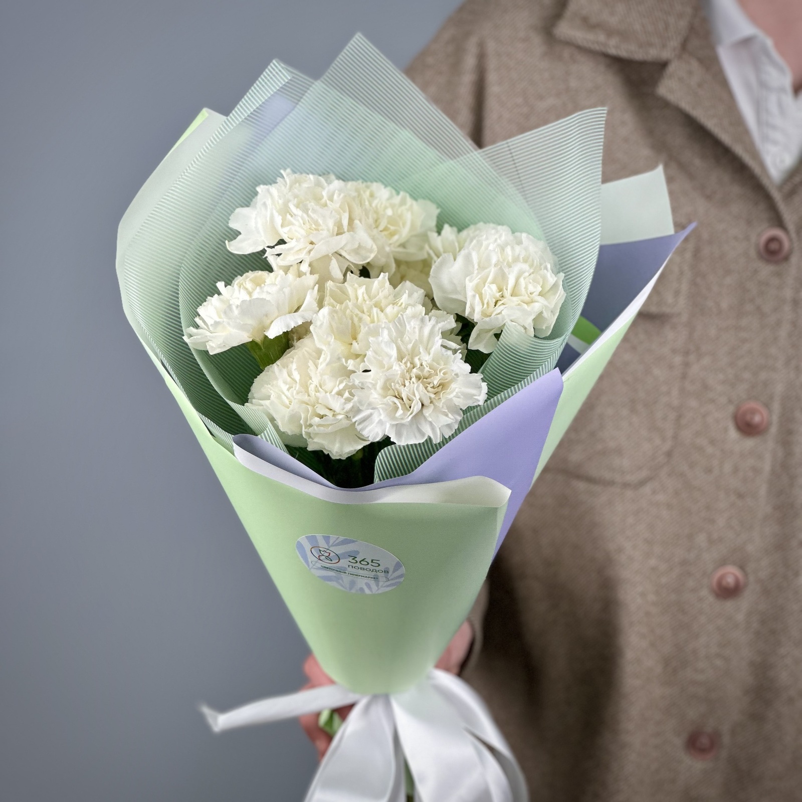 Букет из 11 белых гвоздик