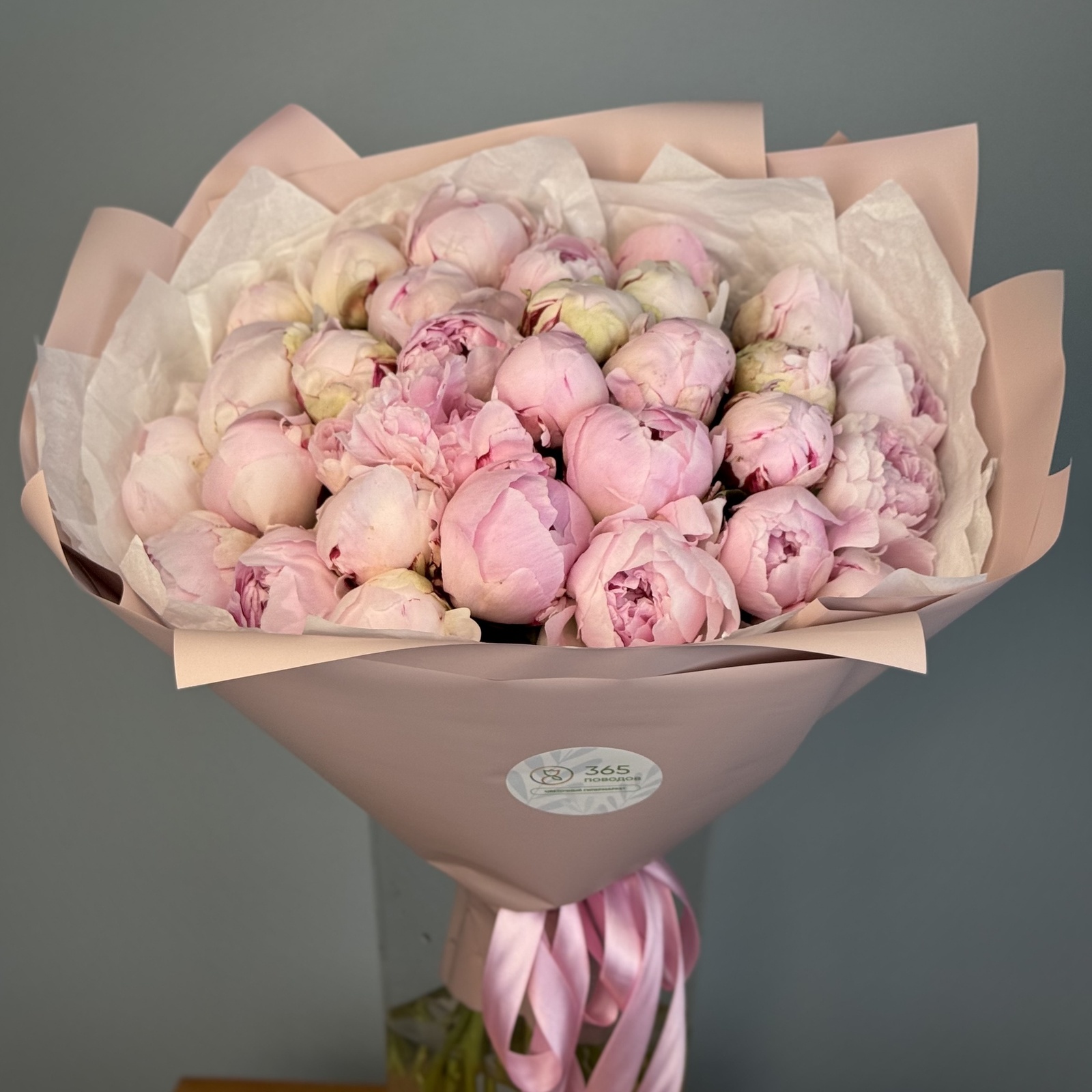 Букет из 31 пионов Сара