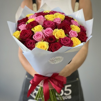 Букет из 41 яркой розы 70 см