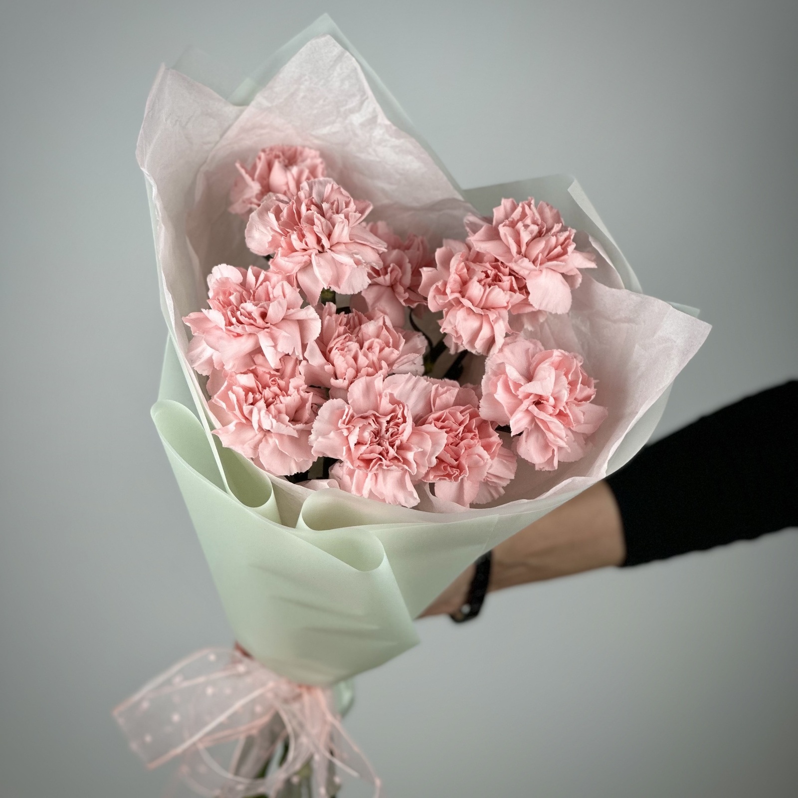 Букет из 11 розовых гвоздик