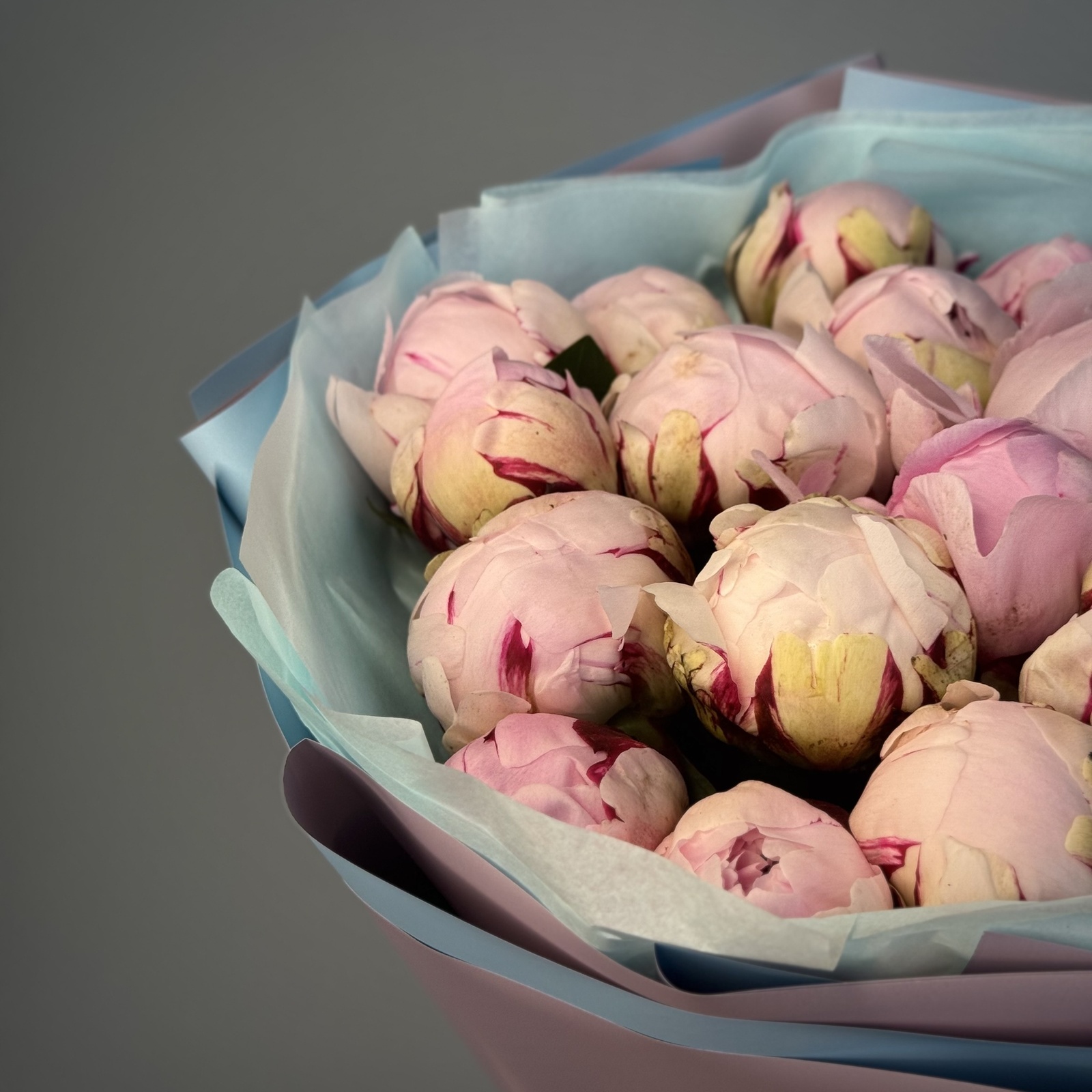 Букет из 21 пионов Сара