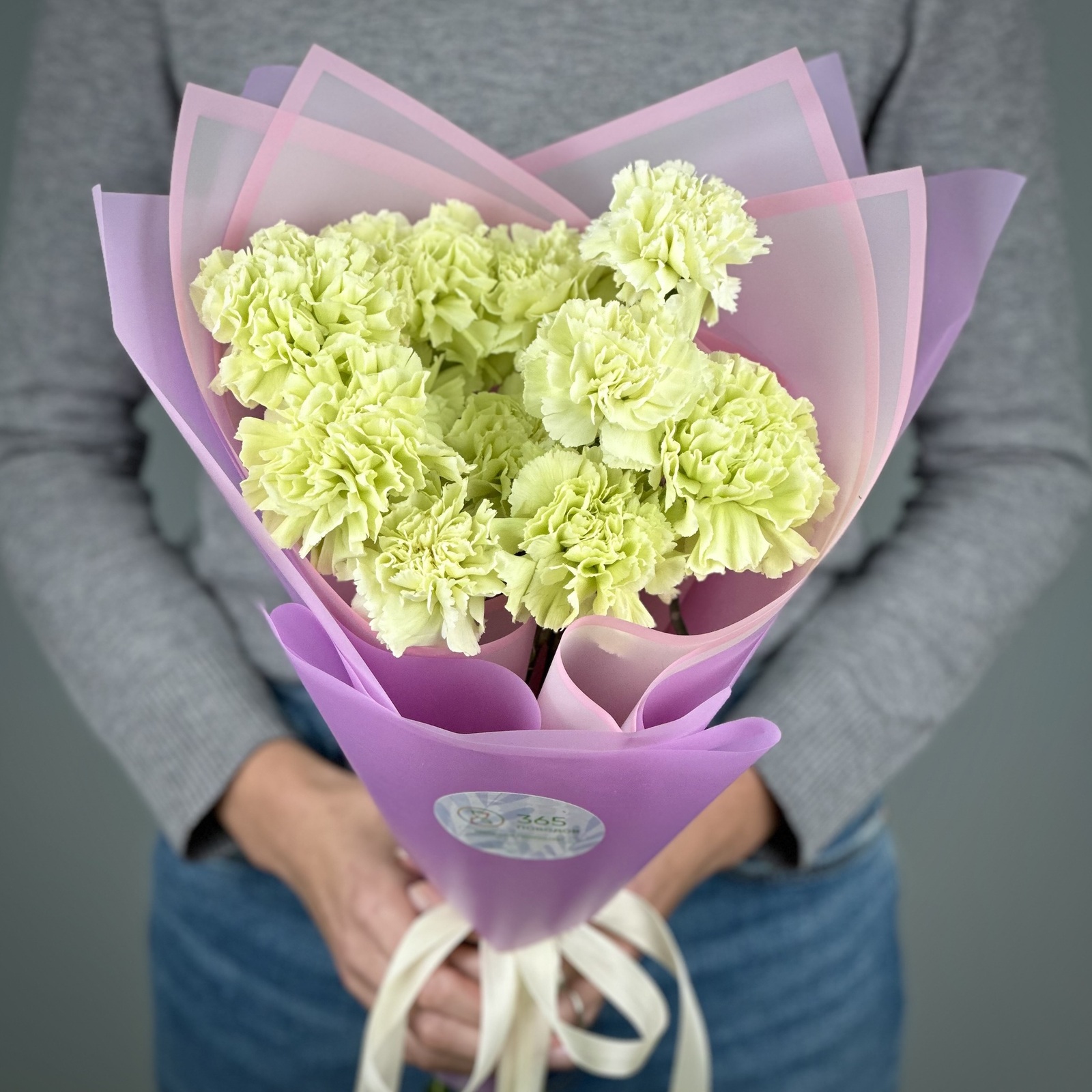 Букет из 11 фисташковых гвоздик