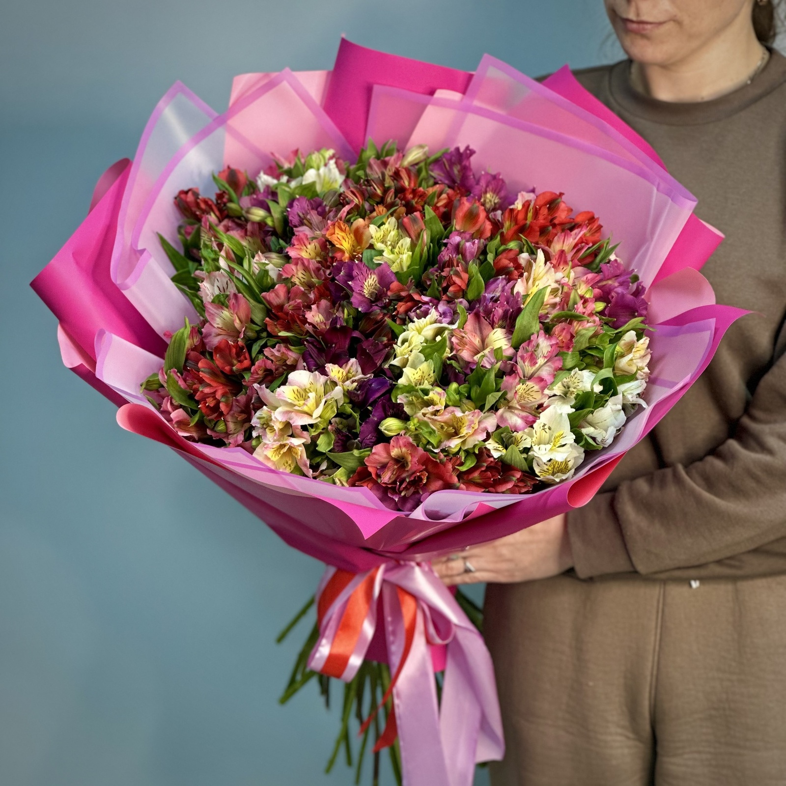Букет из 51 альстромерий микс