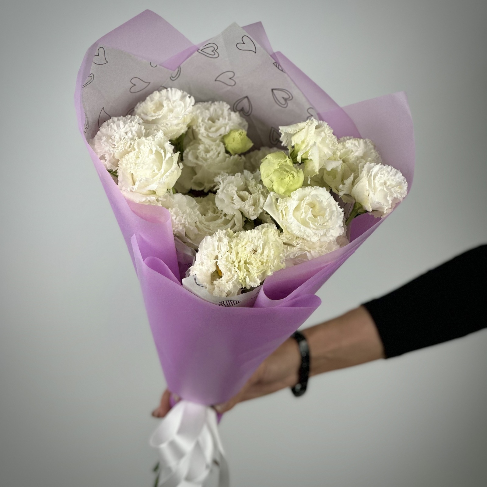 Букет из 9 белых лизиантусов