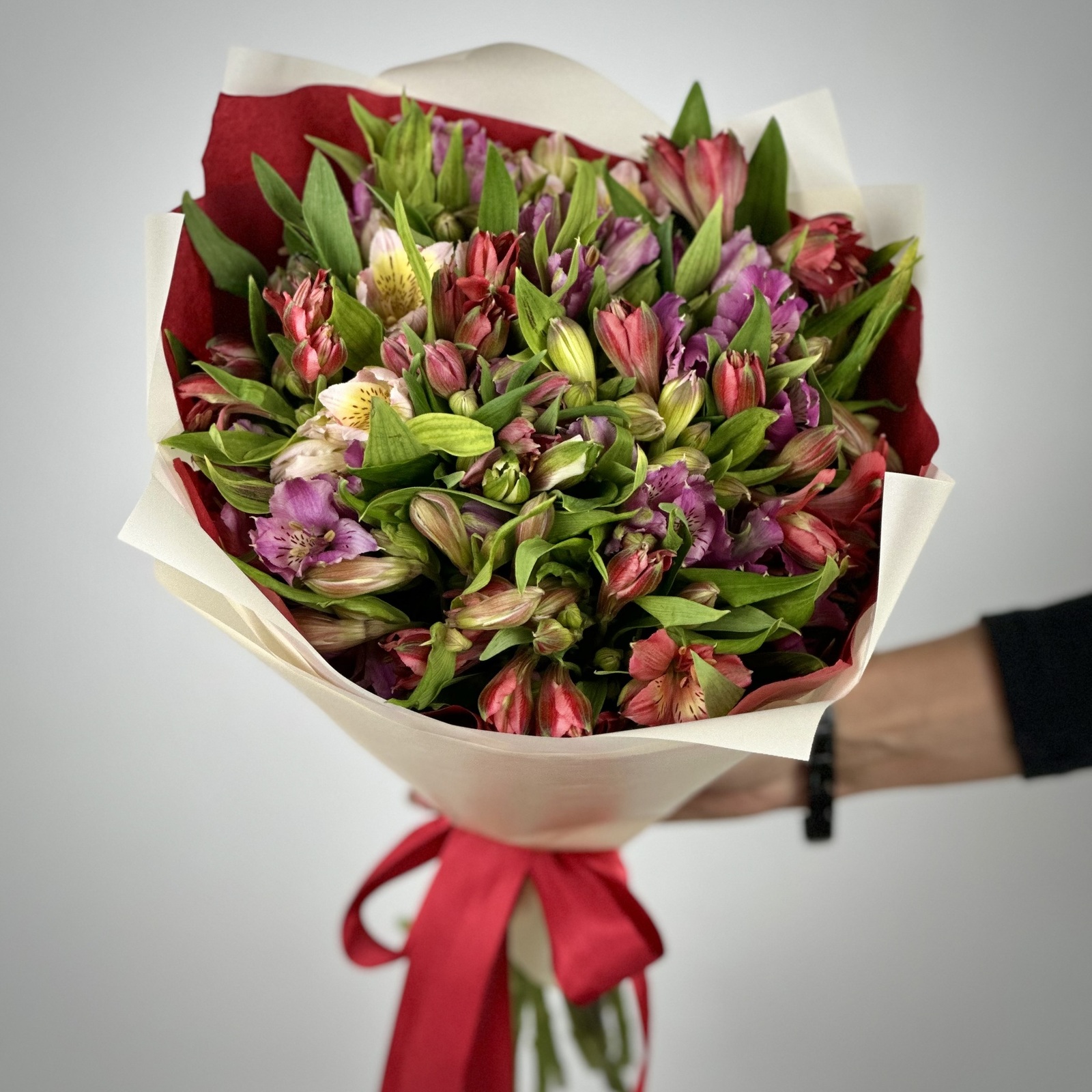 Букет из 25 альстромерий микс