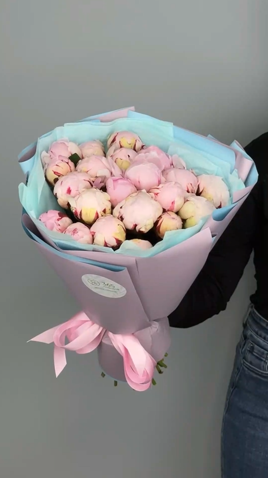 Букет из 17 пионов Сара