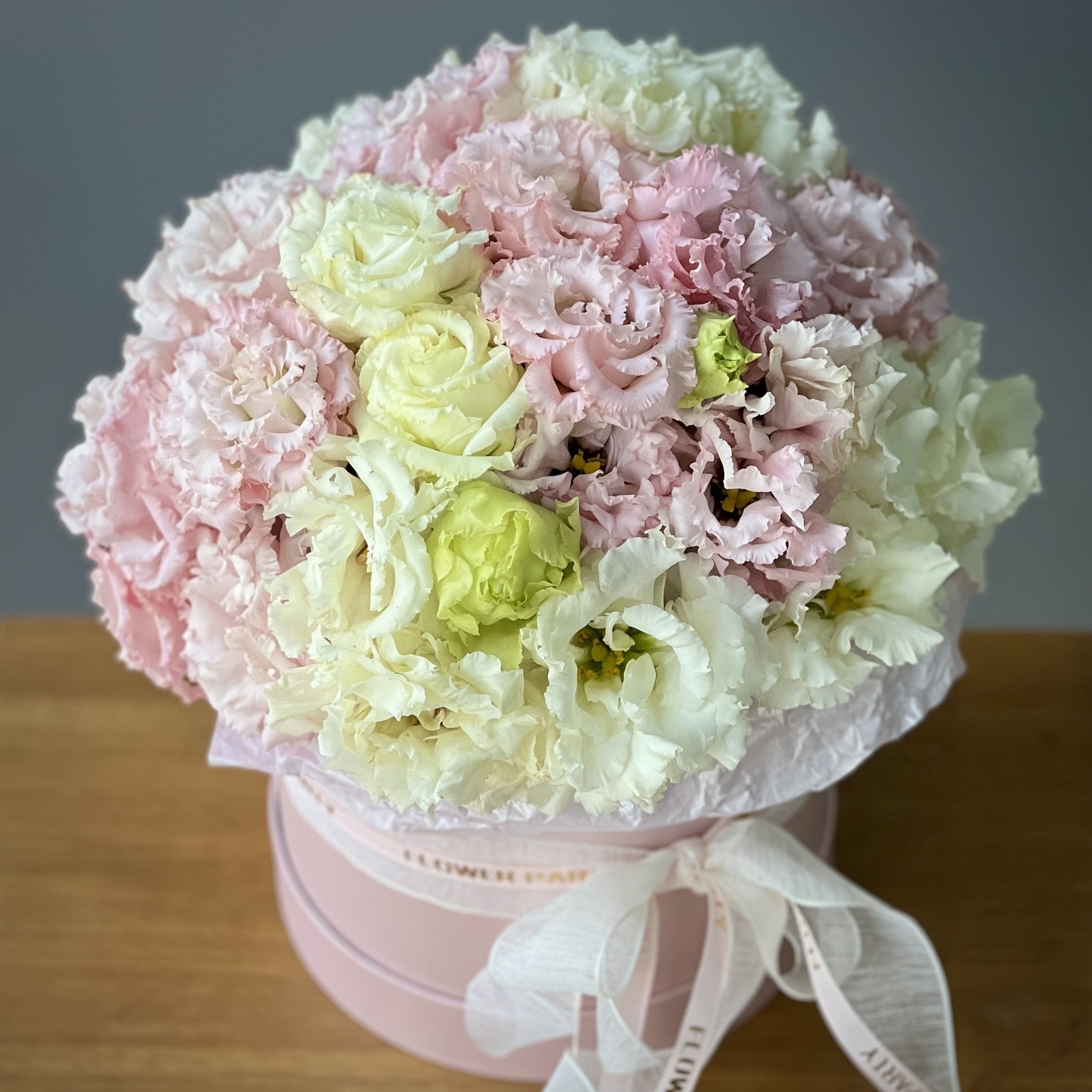 Цветы в коробке Лейла