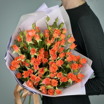 Букет из 15 кустовых оранжевых роз
