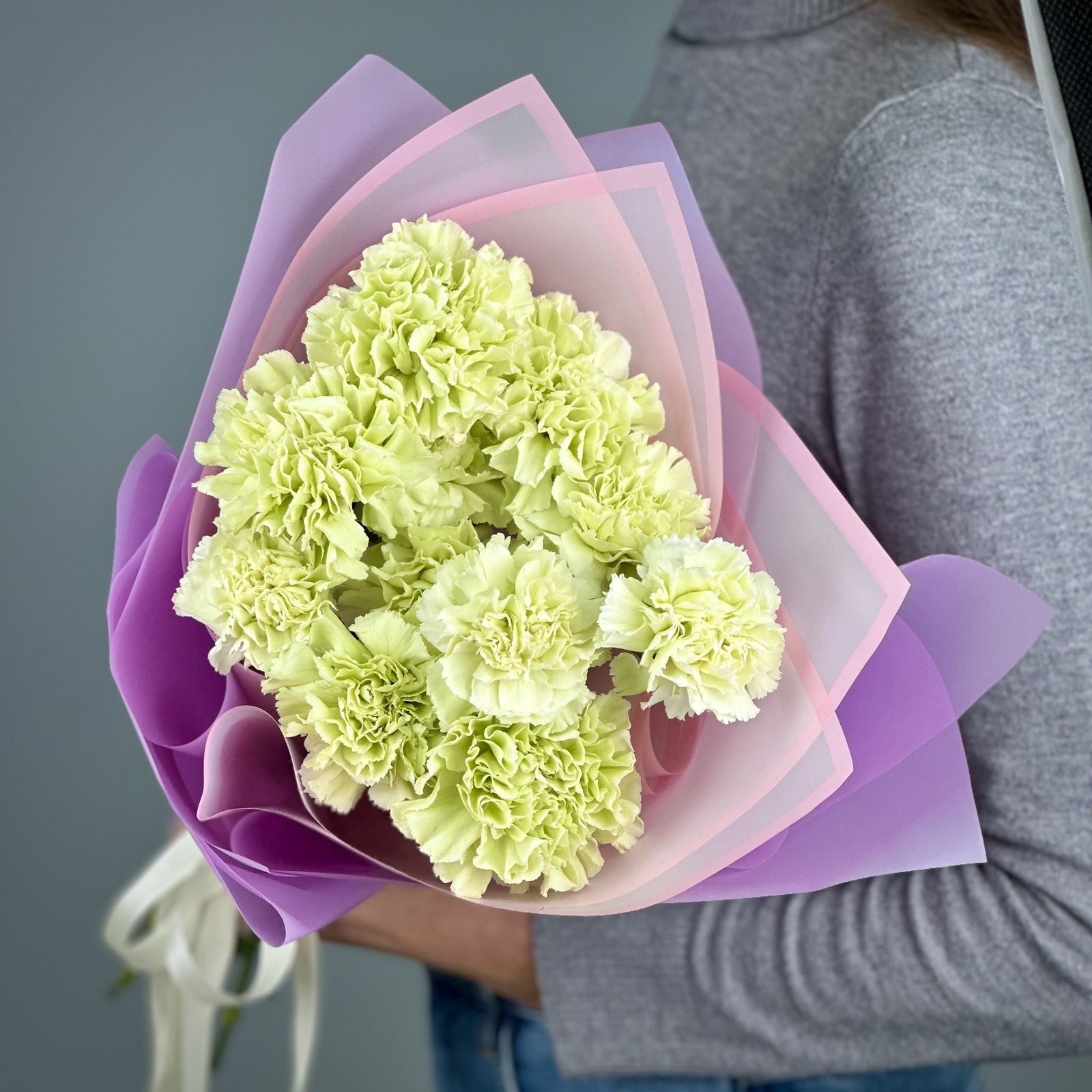 Букет из 11 фисташковых гвоздик