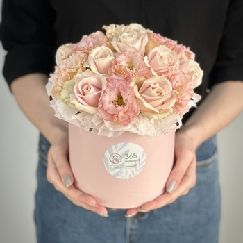 Цветы в коробке Зефир