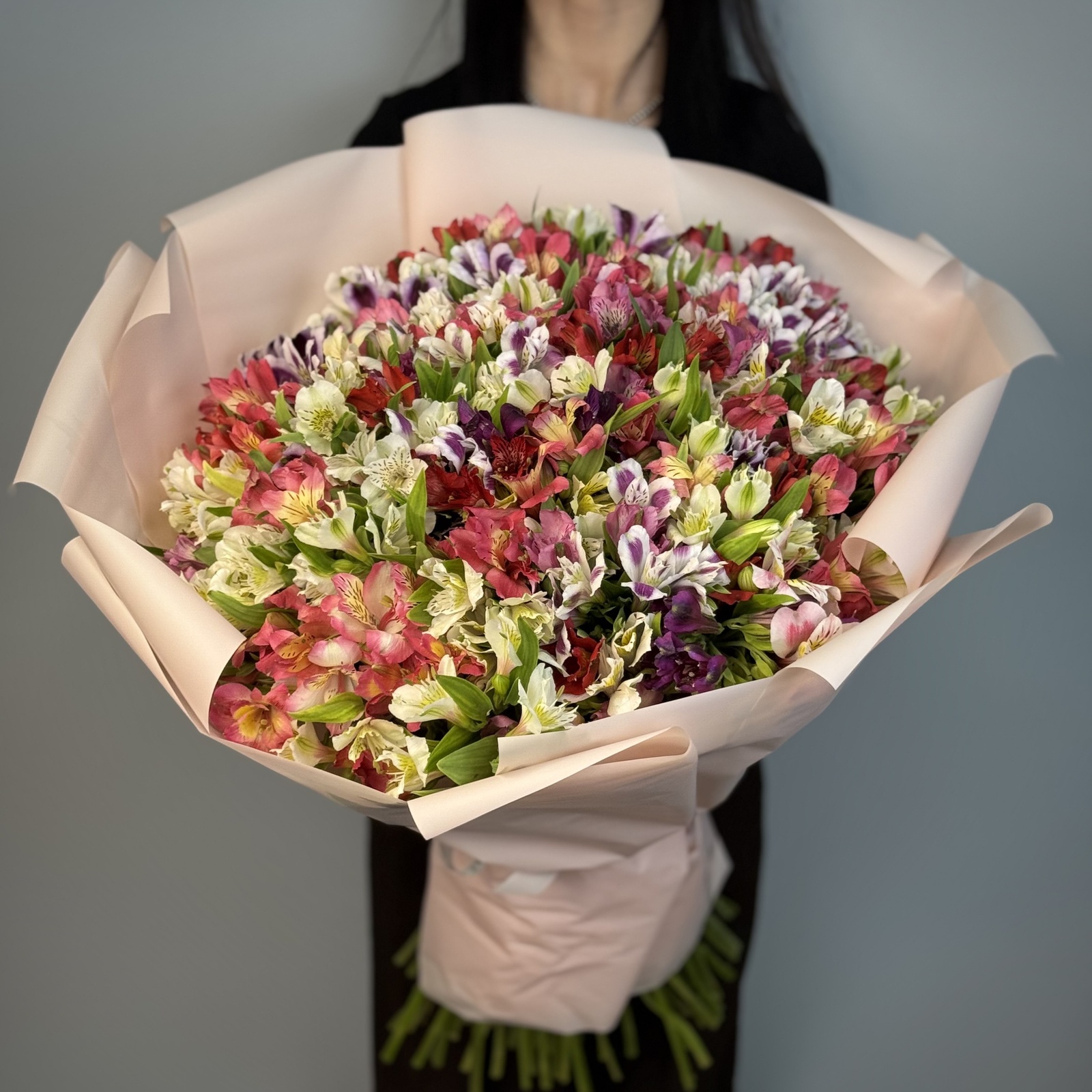 Букет из 101 альстромерий микс