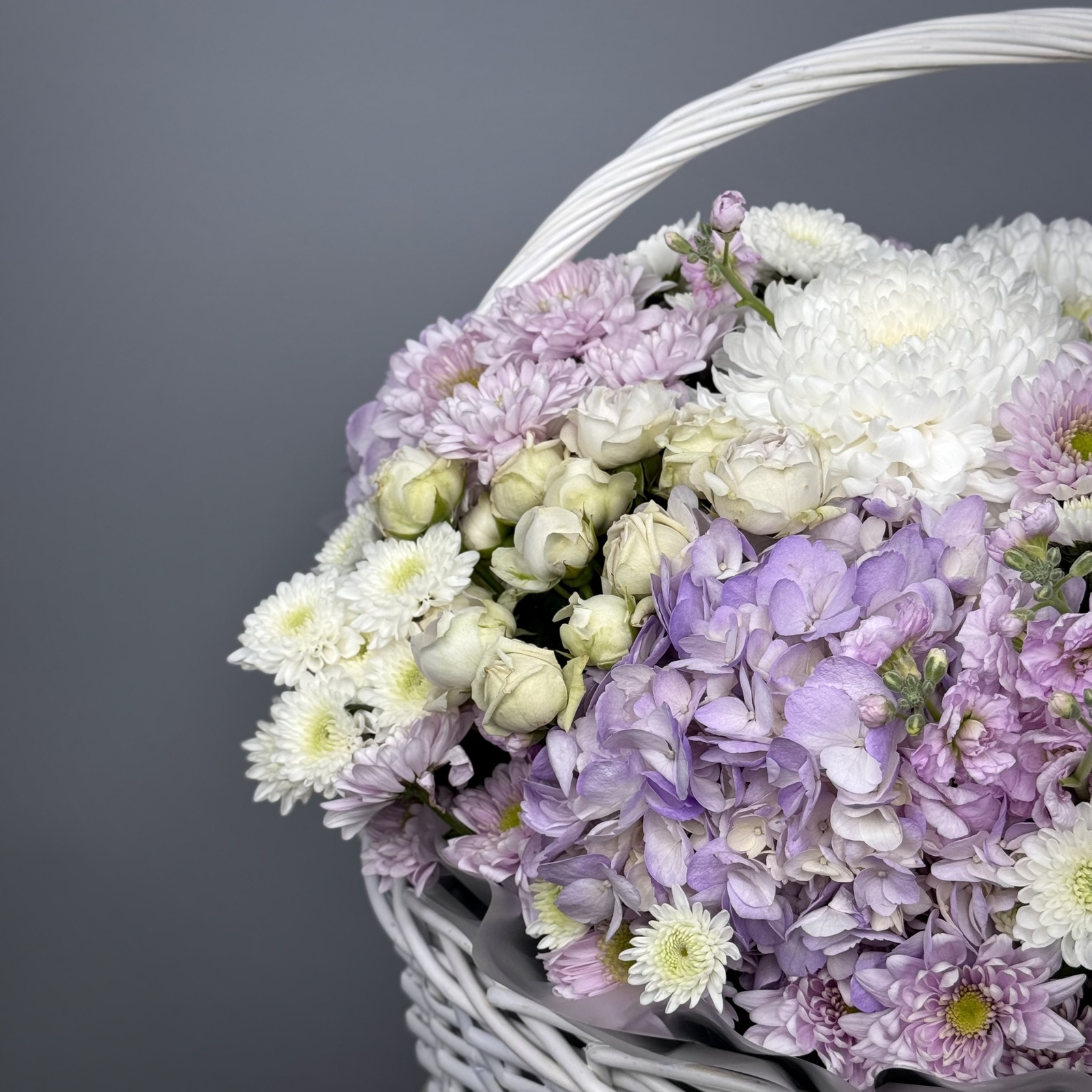 Цветы в корзине Марсианка
