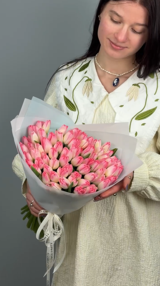 Букет из 71 розовых тюльпанов