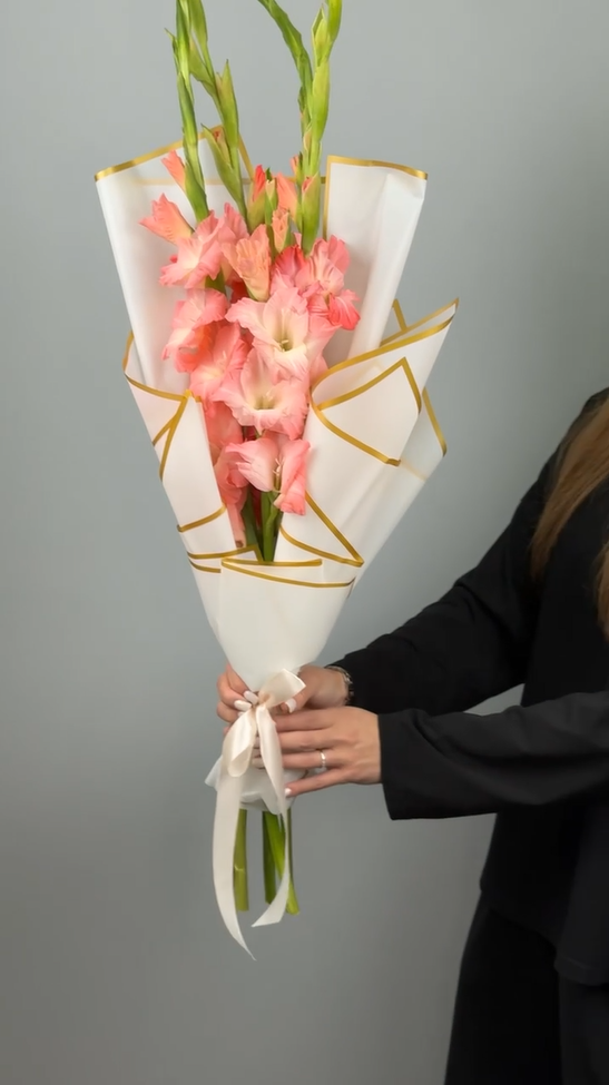 Букет из 5 розовых гладиолусов