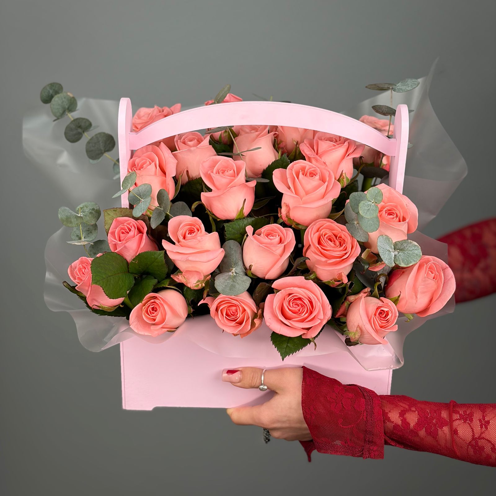 Цветы в ящике Сердце в лепестках