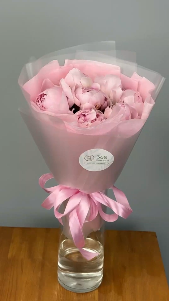 Букет из 7 пионов Сара