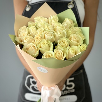 Букет из 31 кремовой розы 70 см