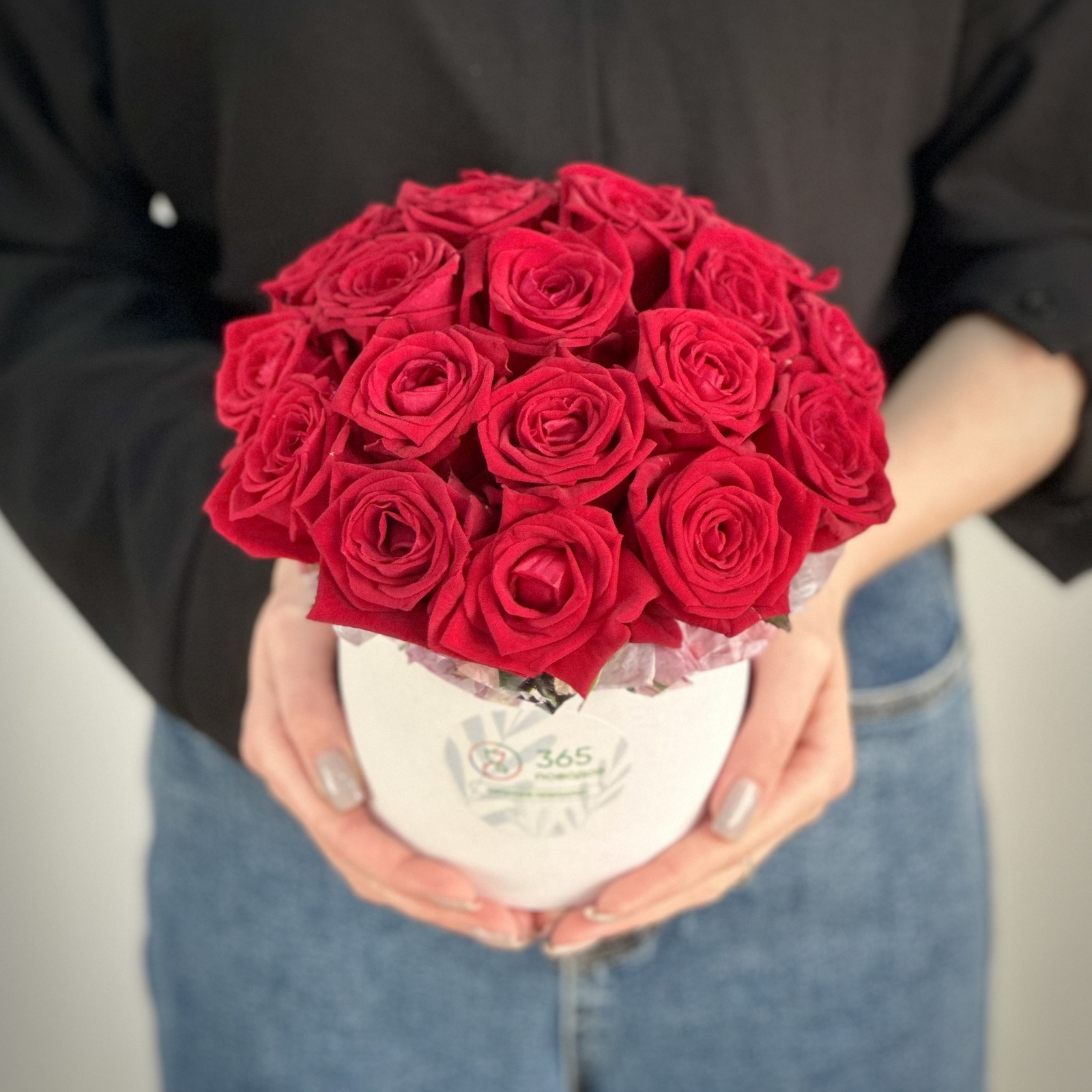 Красные розы в шляпной коробке XS